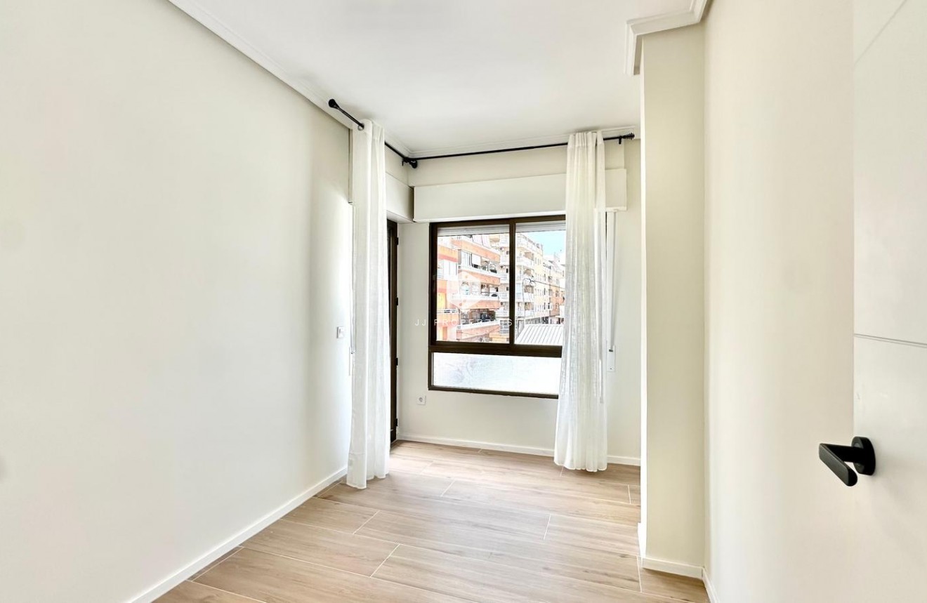 Aus zweiter Hand - Wohnung -
Torrevieja - Centro