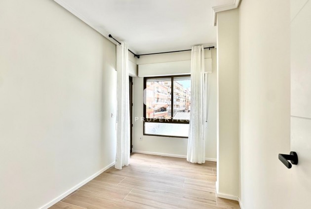 Aus zweiter Hand - Wohnung -
Torrevieja - Centro