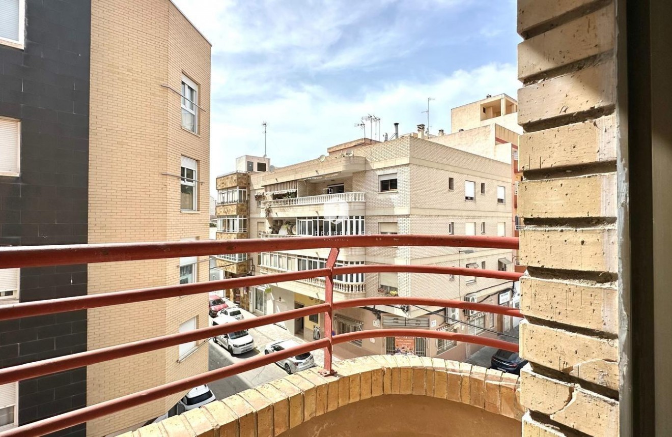 Aus zweiter Hand - Wohnung -
Torrevieja - Centro