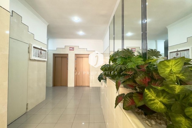 Tweedehands - Appartement / flat -
Torrevieja - Centro
