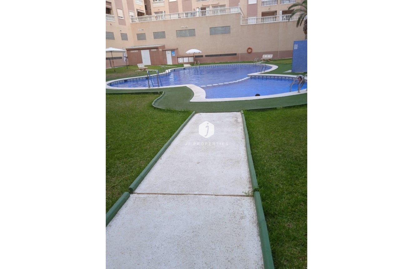 Tweedehands - Appartement / flat -
Torrevieja - Centro