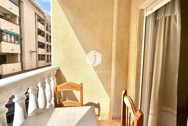 Tweedehands - Appartement / flat -
Torrevieja - Centro