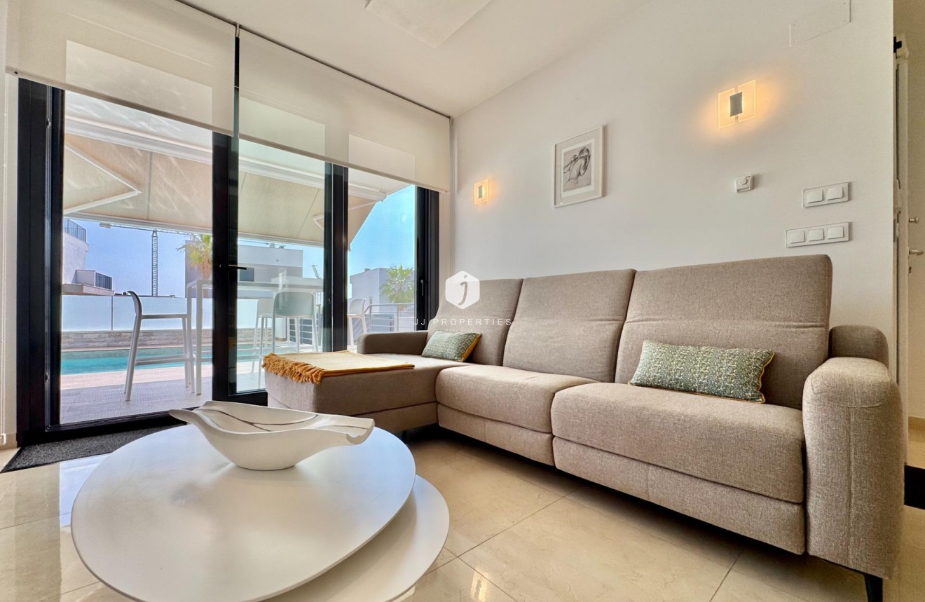 Resale - Villa -
San Miguel de Salinas - Bellavista