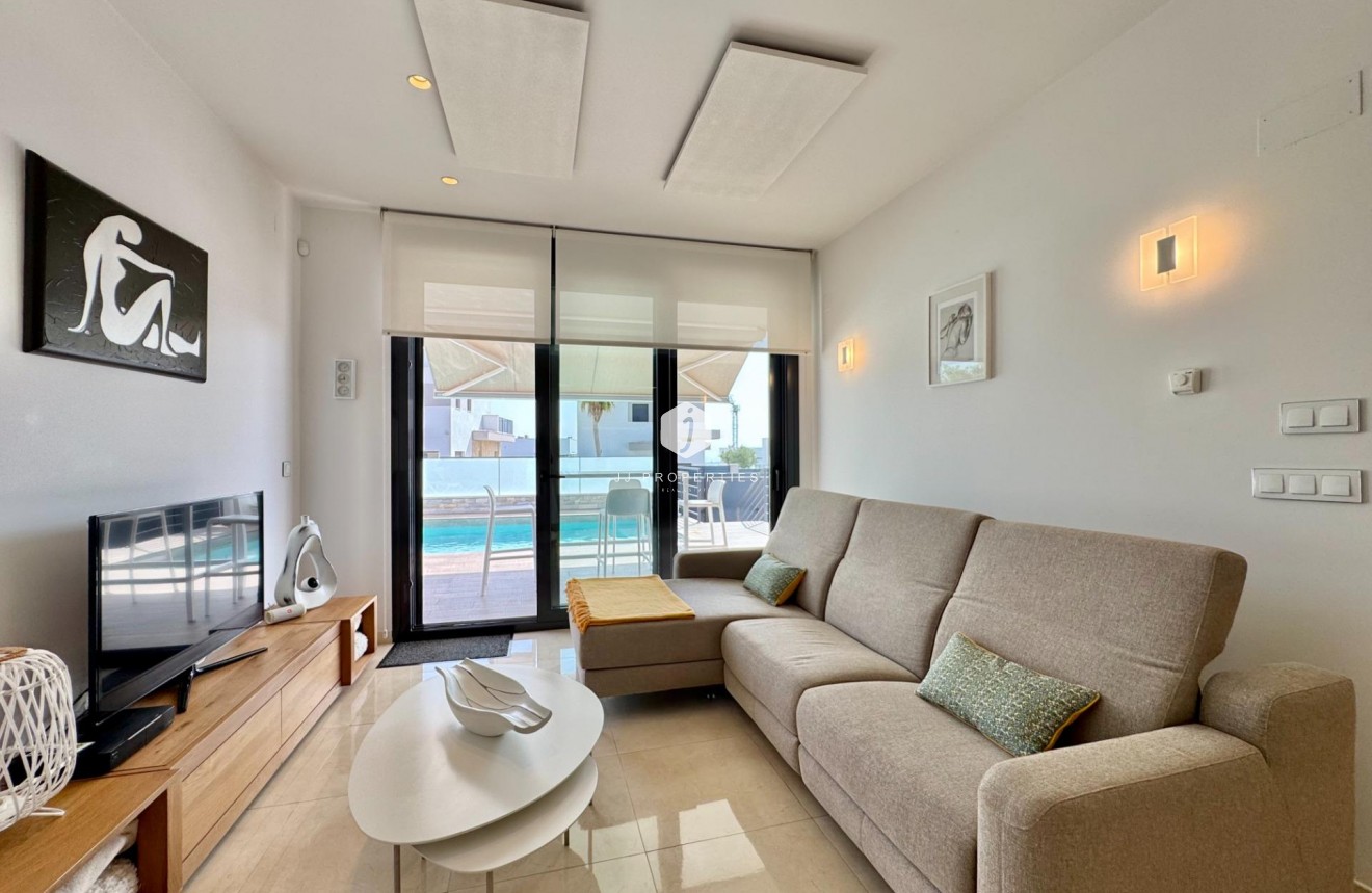 Resale - Villa -
San Miguel de Salinas - Bellavista