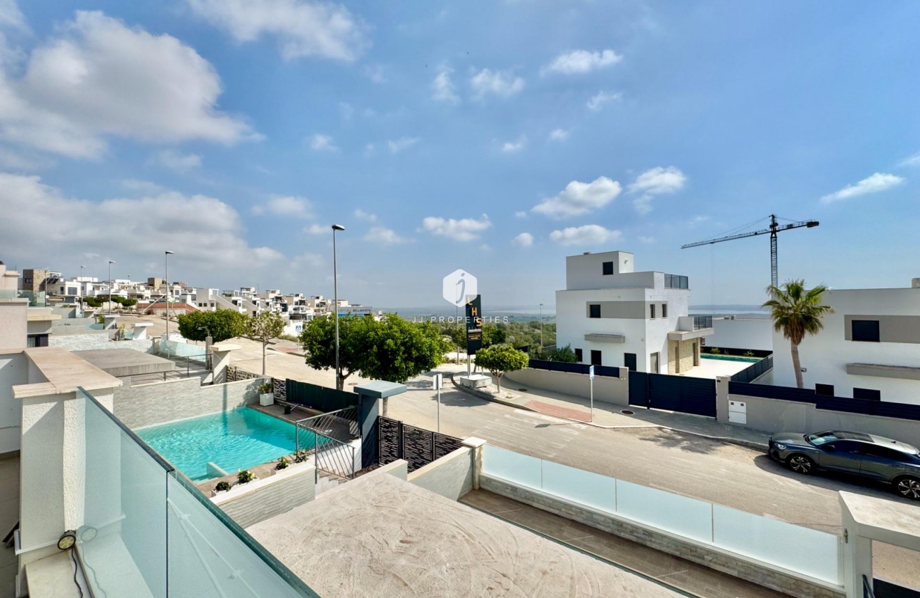 Resale - Villa -
San Miguel de Salinas - Bellavista