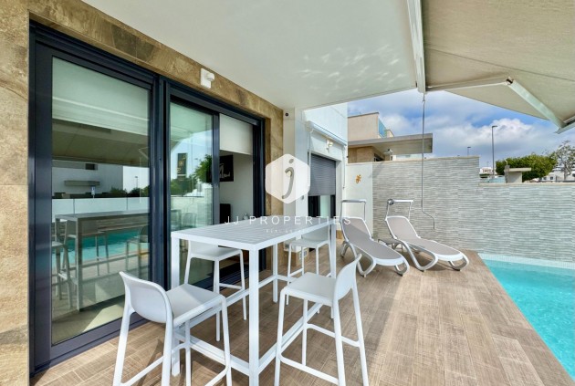 Resale - Villa -
San Miguel de Salinas - Bellavista