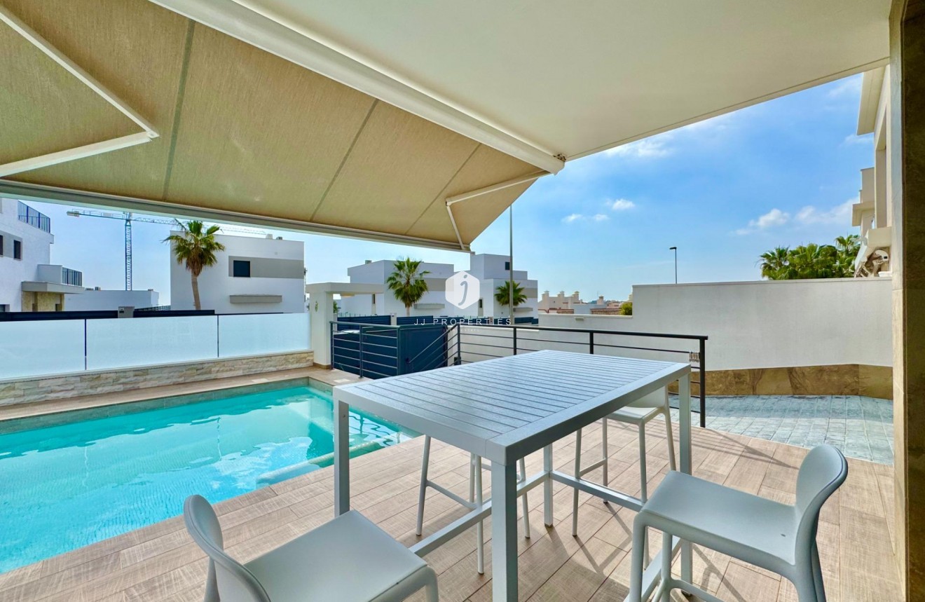 Resale - Villa -
San Miguel de Salinas - Bellavista