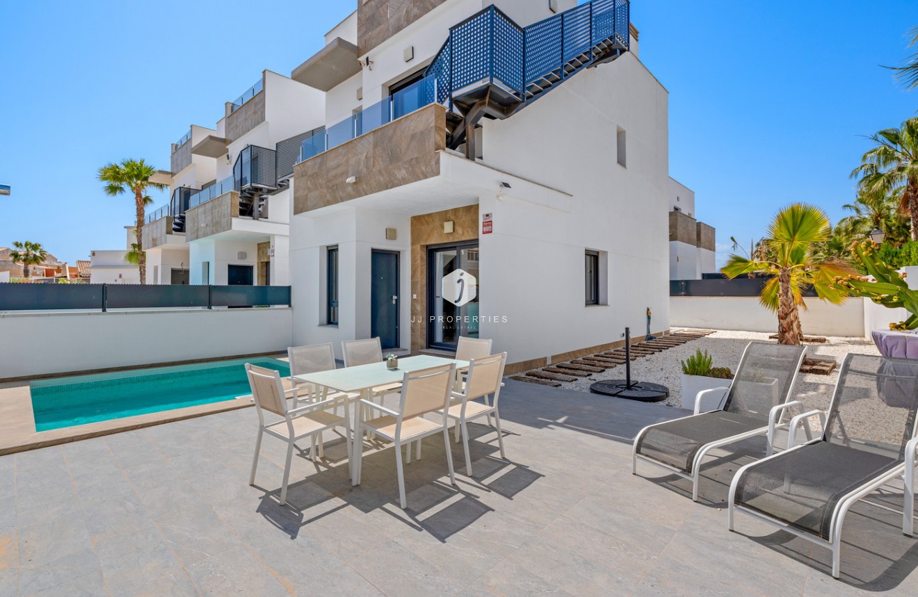 Resale - Villa -
Torrevieja - Costa Blanca