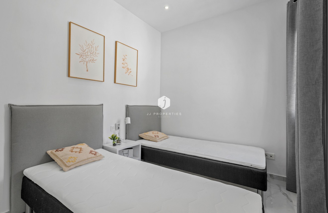 Resale - Villa -
Torrevieja - Costa Blanca