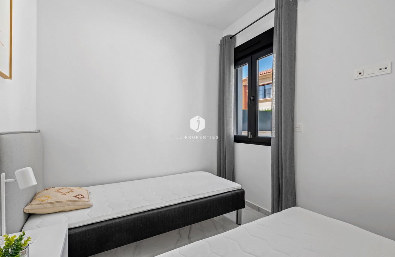 Resale - Villa -
Torrevieja - Costa Blanca
