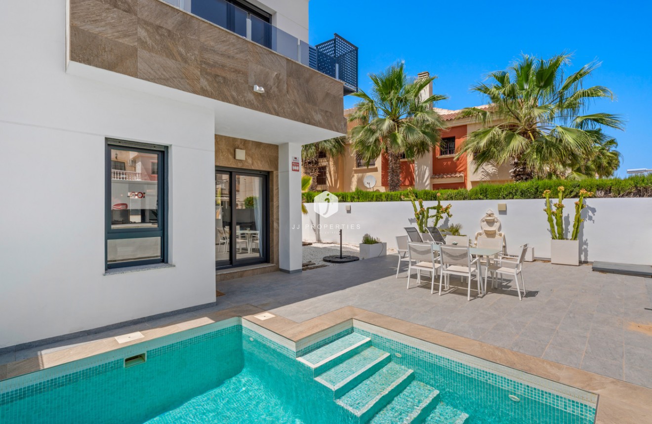 Resale - Villa -
Torrevieja - Costa Blanca