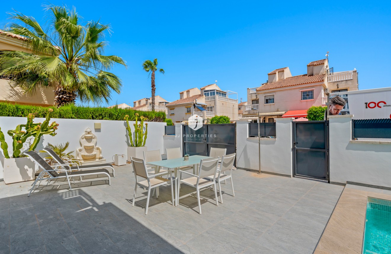 Resale - Villa -
Torrevieja - Costa Blanca