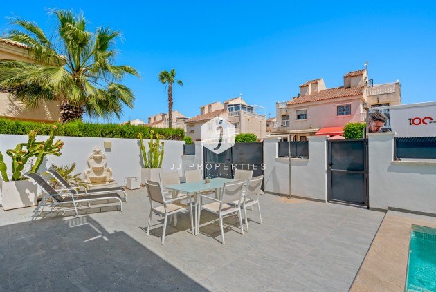 Resale - Villa -
Torrevieja - Costa Blanca