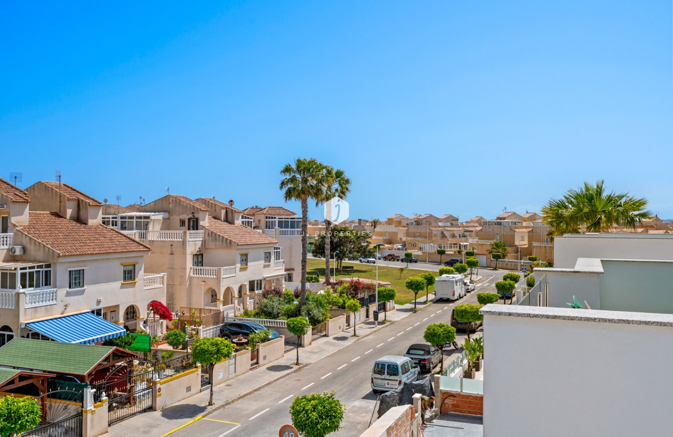 Resale - Villa -
Torrevieja - Costa Blanca