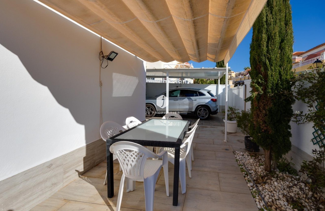 Resale - Chalet -
Orihuela Costa - Las Filipinas