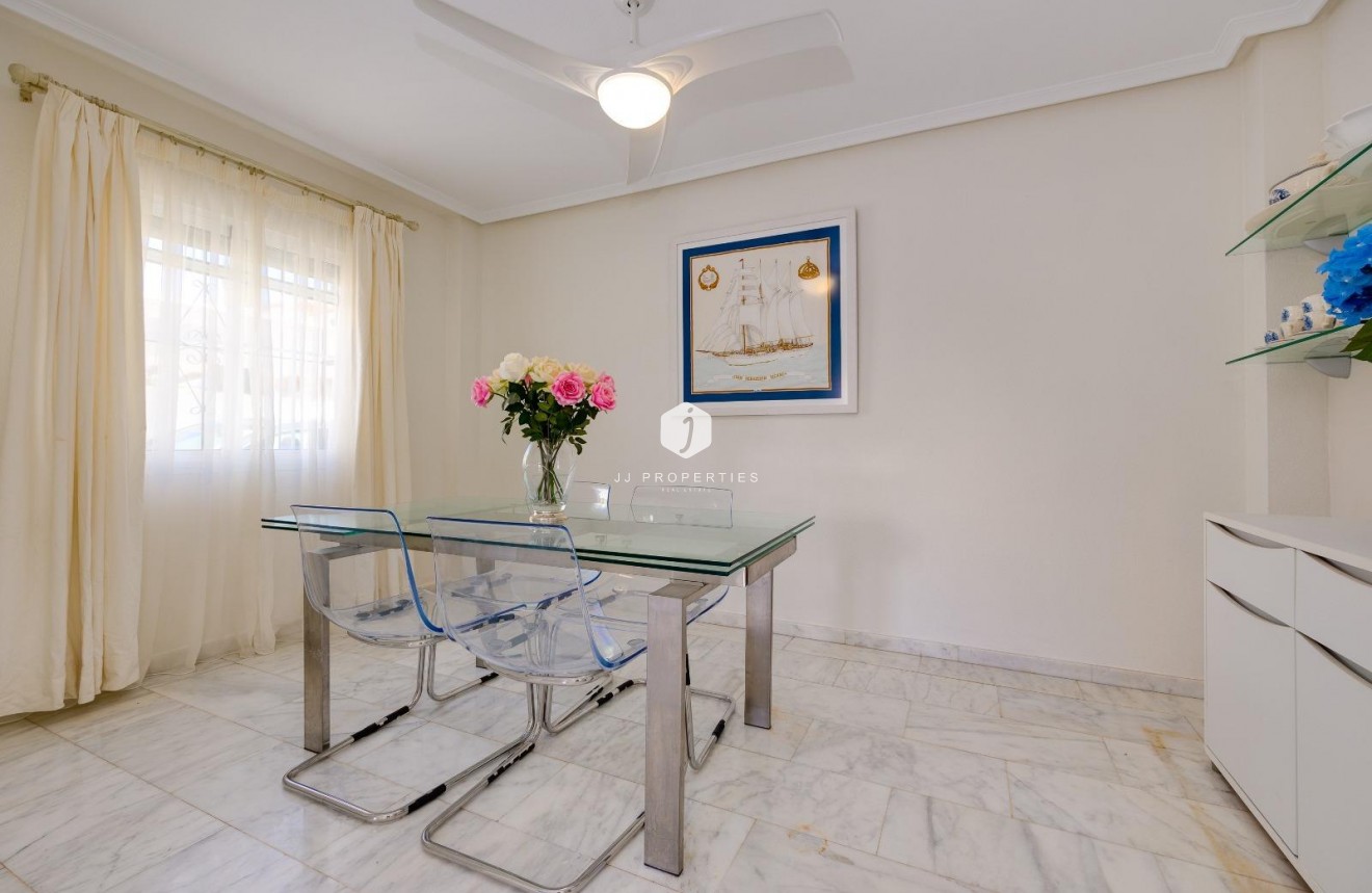 Resale - Chalet -
Orihuela Costa - Las Filipinas