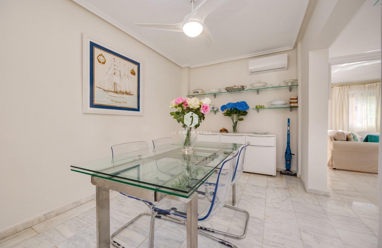 Resale - Chalet -
Orihuela Costa - Las Filipinas
