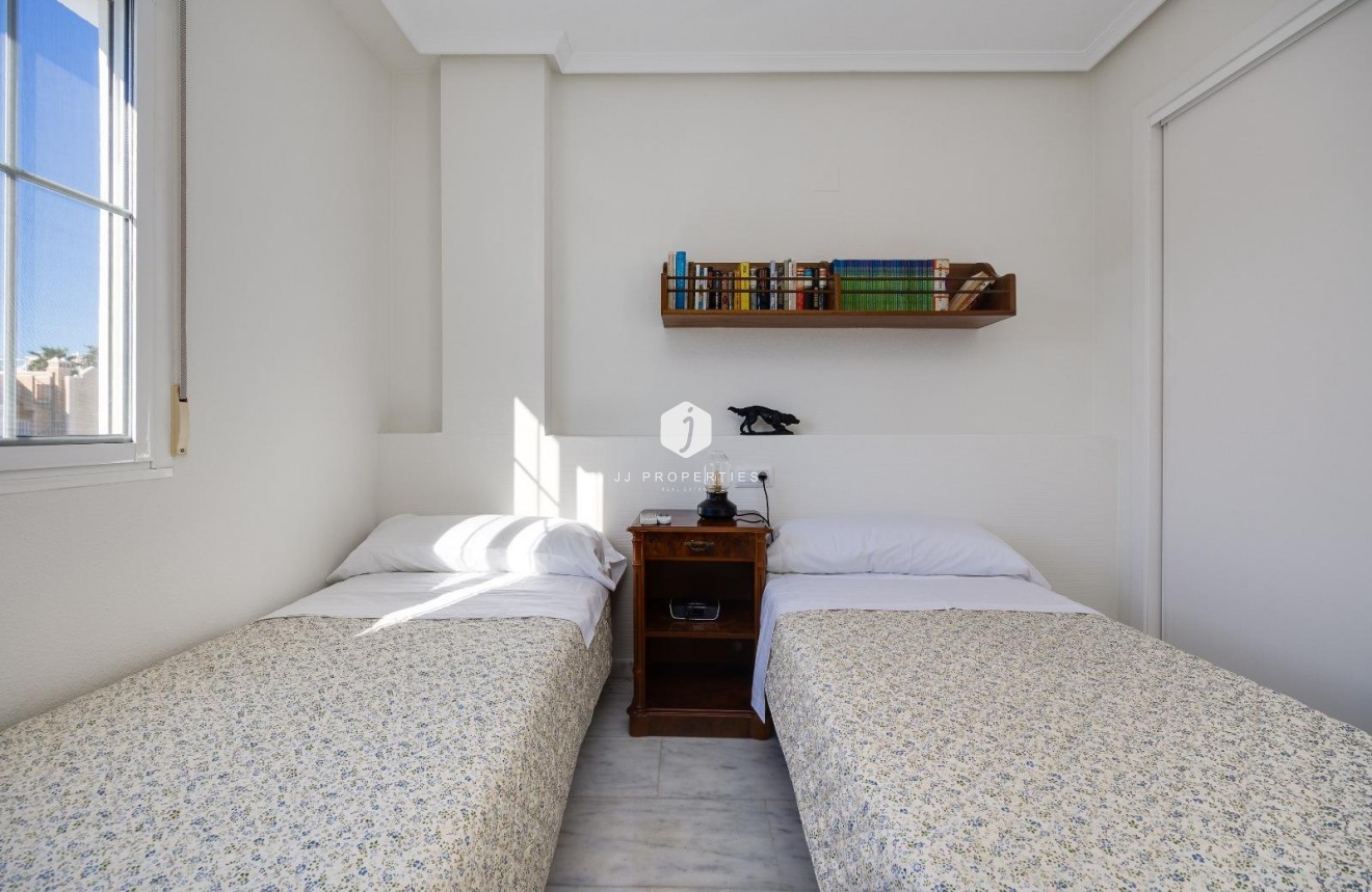 Resale - Chalet -
Orihuela Costa - Las Filipinas