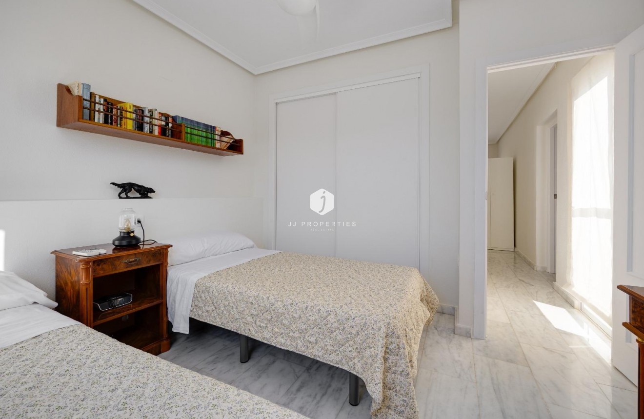 Resale - Chalet -
Orihuela Costa - Las Filipinas