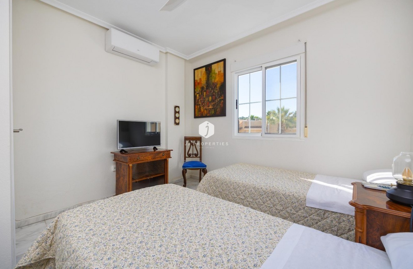 Resale - Chalet -
Orihuela Costa - Las Filipinas