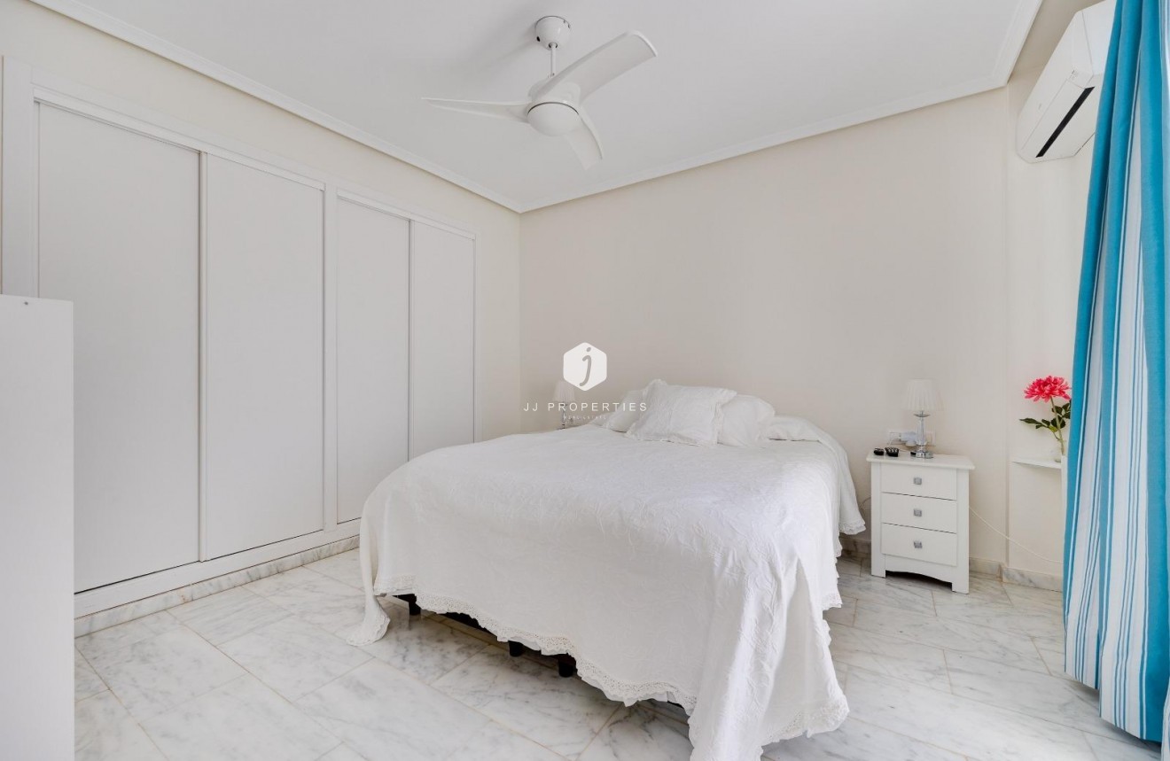 Resale - Chalet -
Orihuela Costa - Las Filipinas