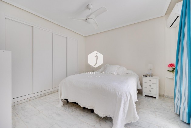 Resale - Chalet -
Orihuela Costa - Las Filipinas
