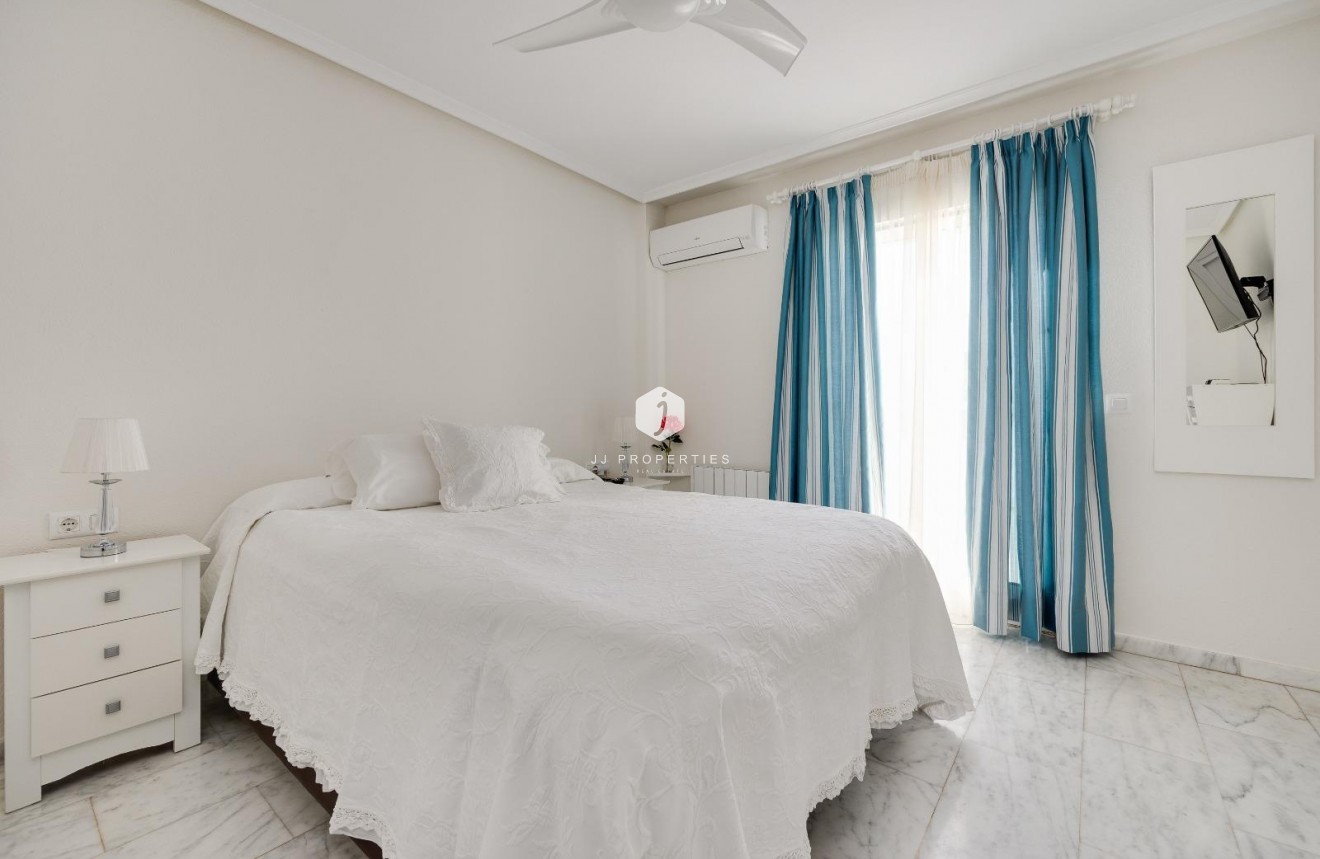 Resale - Chalet -
Orihuela Costa - Las Filipinas