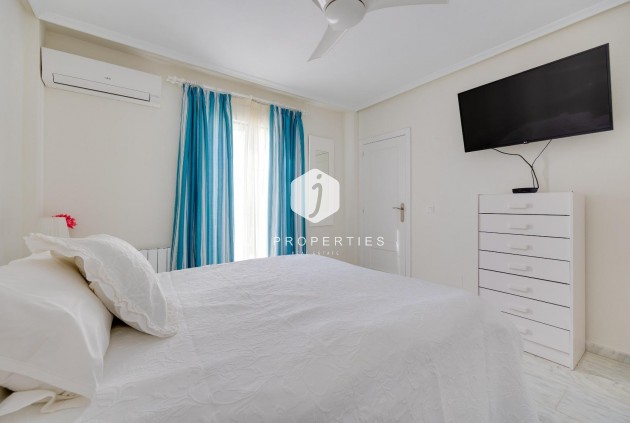 Resale - Chalet -
Orihuela Costa - Las Filipinas