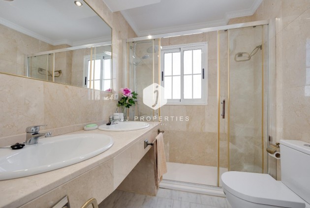 Resale - Chalet -
Orihuela Costa - Las Filipinas