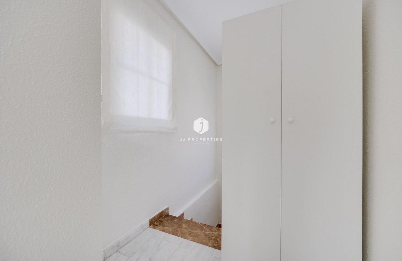 Resale - Chalet -
Orihuela Costa - Las Filipinas