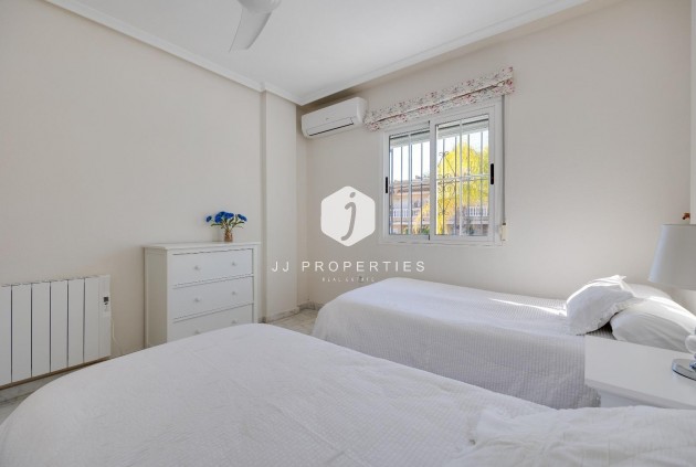 Resale - Chalet -
Orihuela Costa - Las Filipinas
