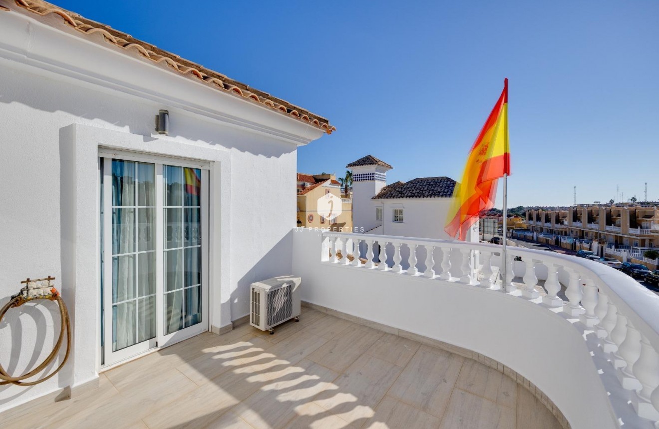 Resale - Chalet -
Orihuela Costa - Las Filipinas