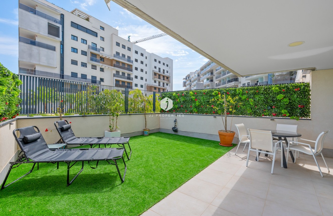 Resale - Apartment / flat -
Dehesa de Campoamor - Costa Blanca