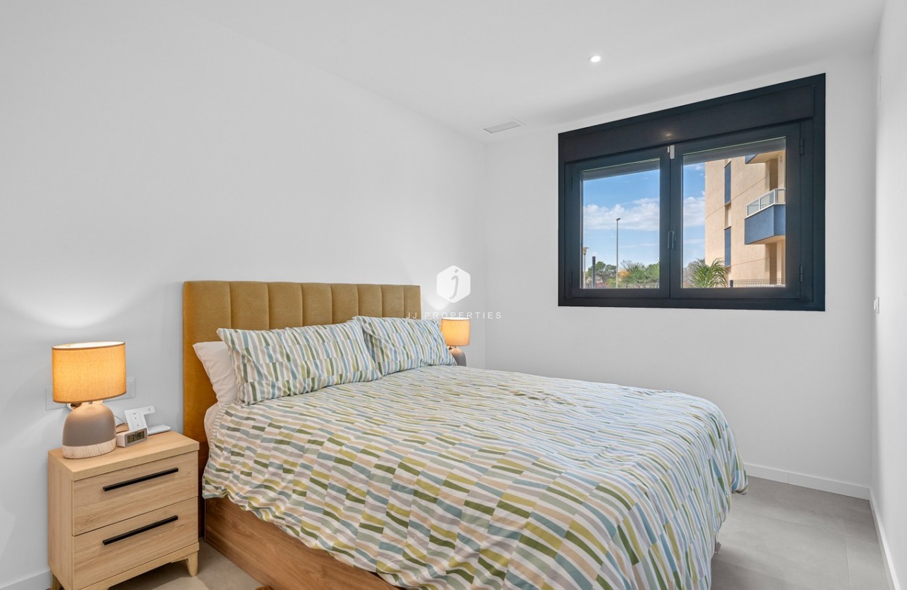 Resale - Apartment / flat -
Dehesa de Campoamor - Costa Blanca