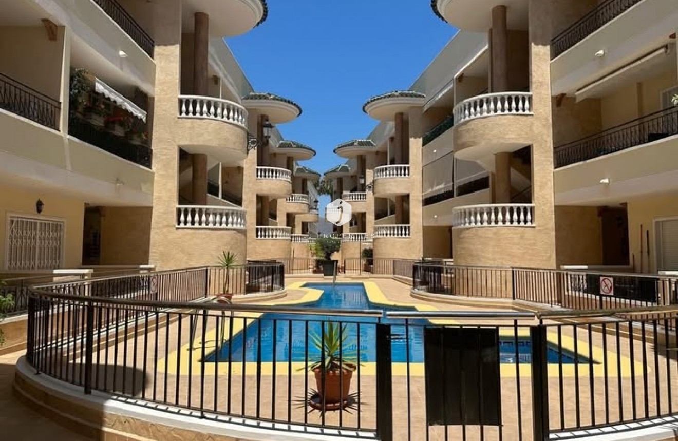 Segunda mano - Apartamento / piso -
Jacarilla - Inland