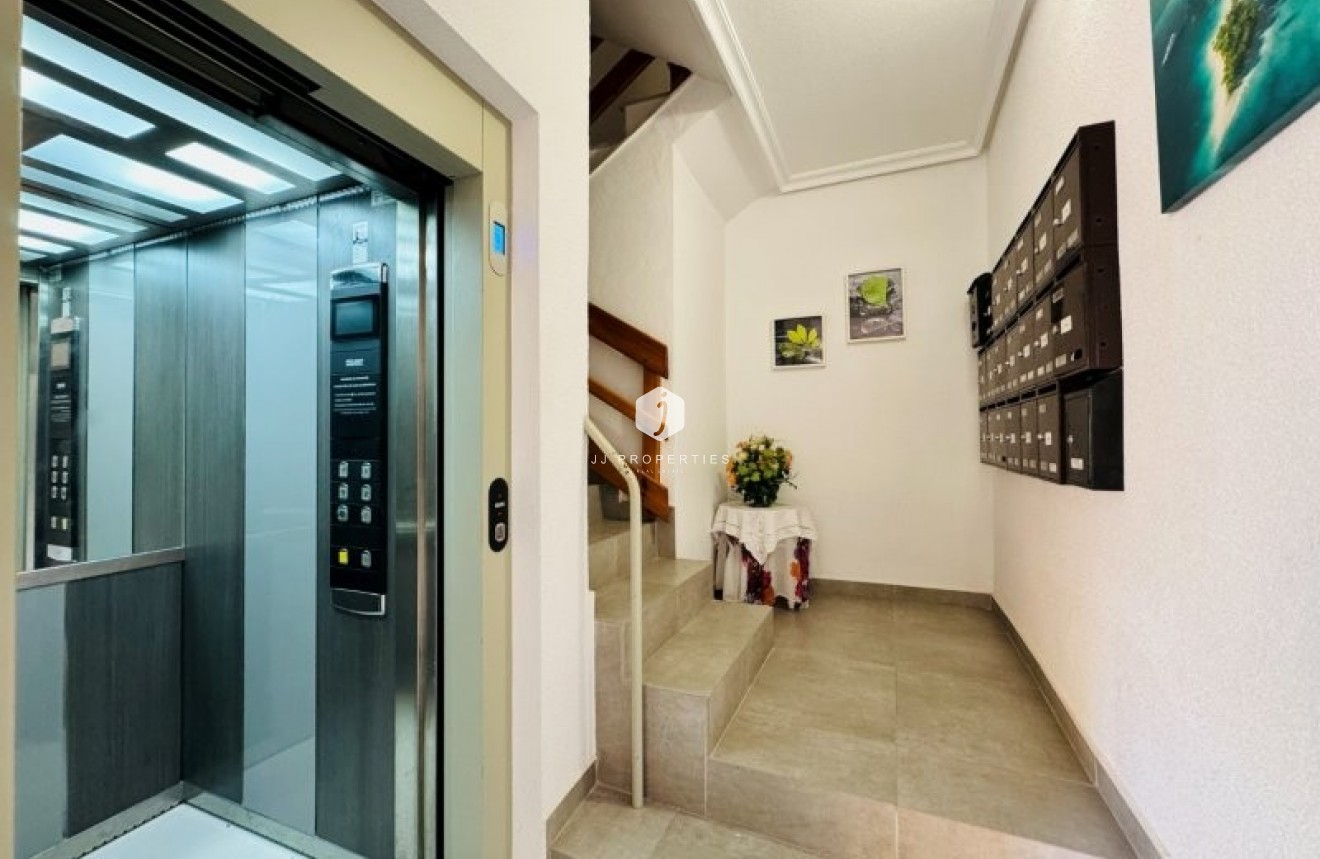 Resale - Apartment / flat -
La Mata - Costa Blanca