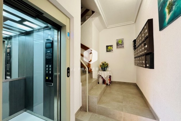 Resale - Apartment / flat -
La Mata - Costa Blanca