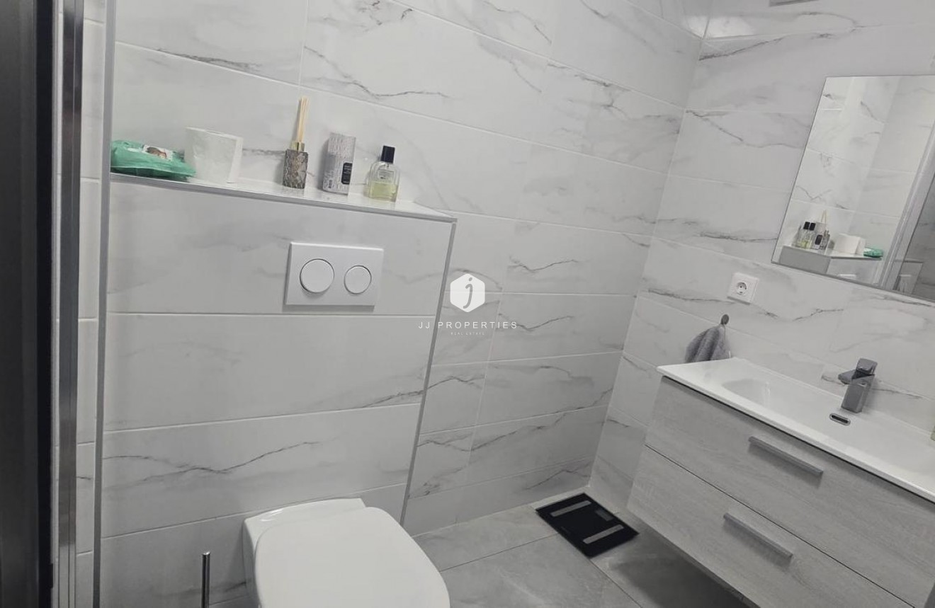 Tweedehands - Appartement / flat -
Torrevieja - Acequion