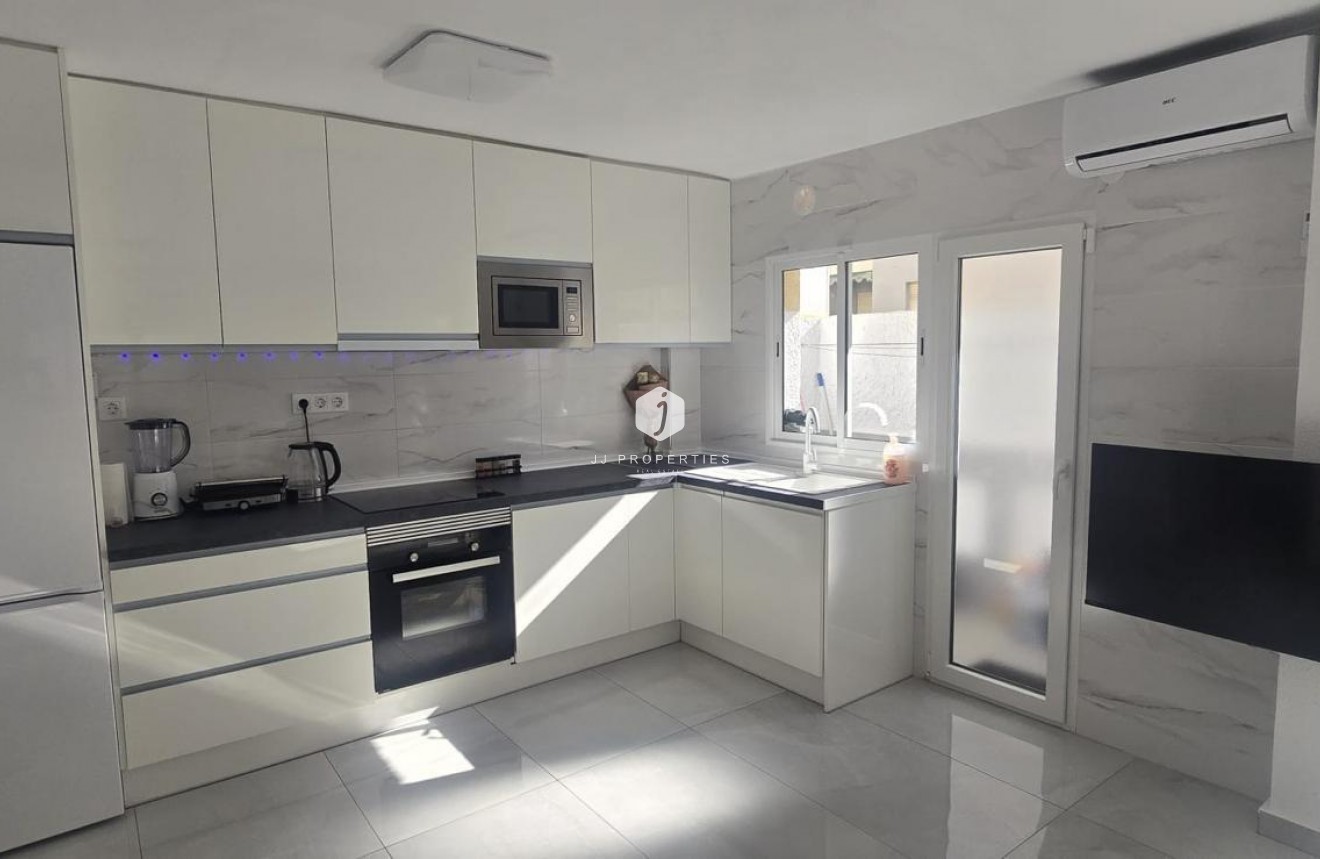 Tweedehands - Appartement / flat -
Torrevieja - Acequion