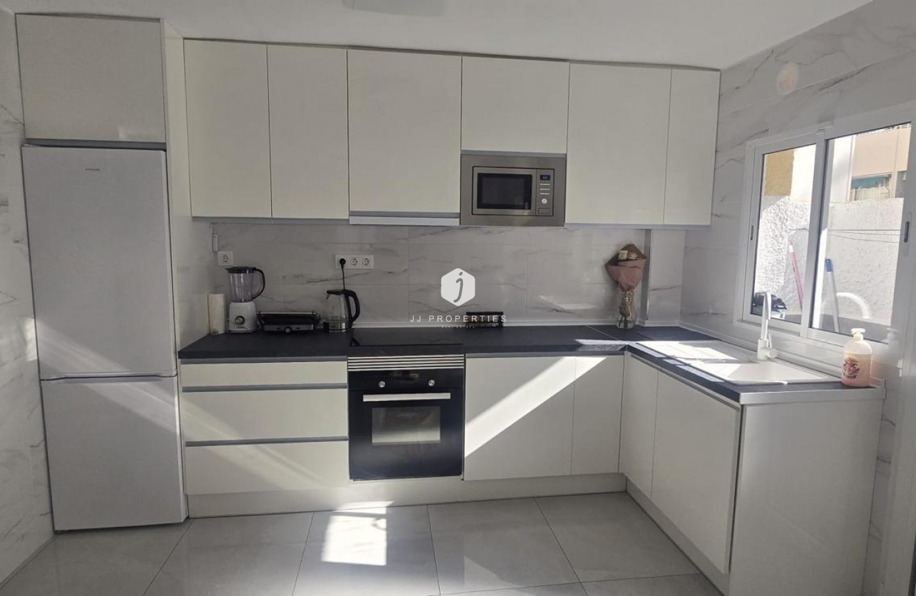 Tweedehands - Appartement / flat -
Torrevieja - Acequion