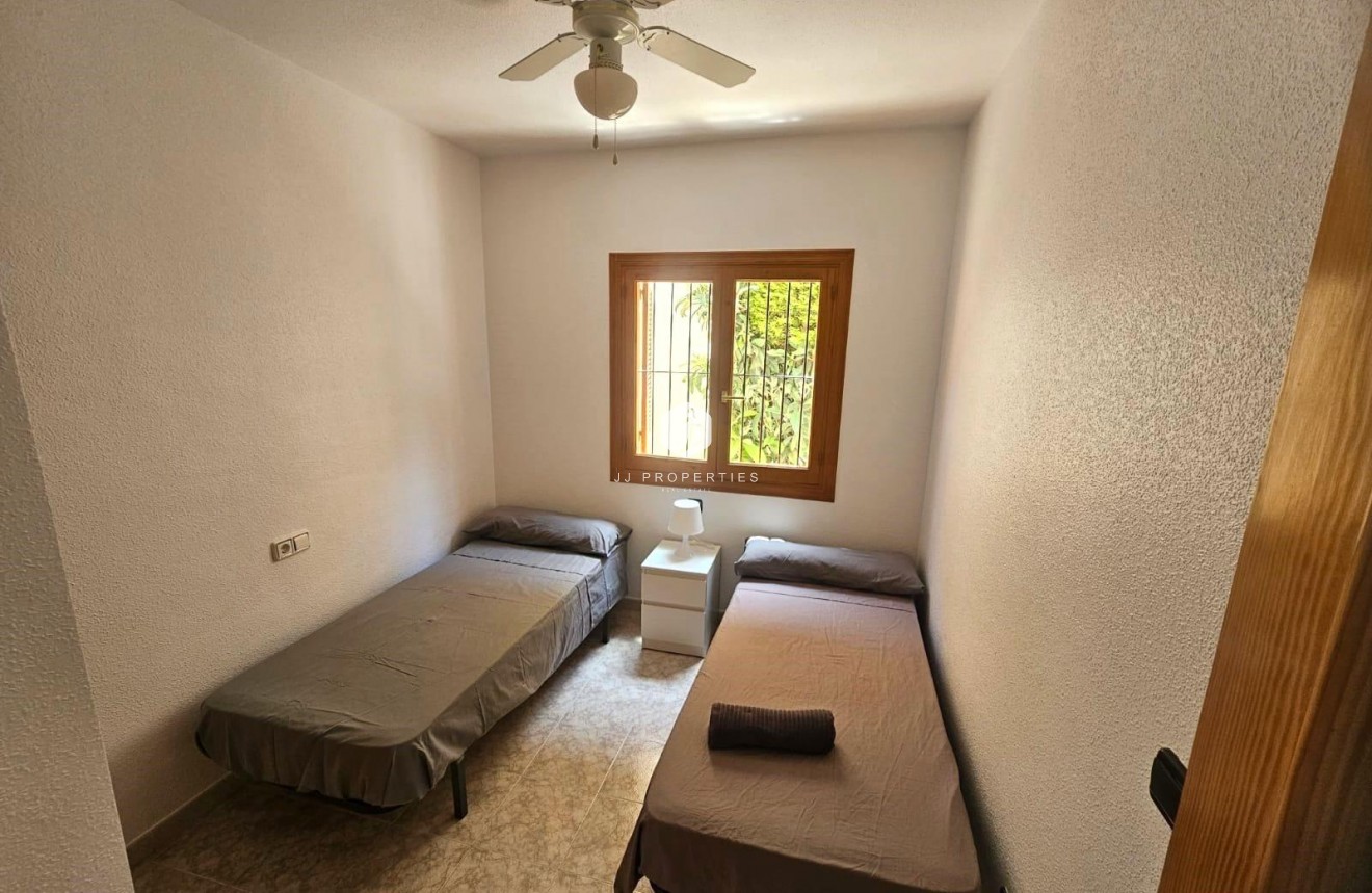 Z drugiej ręki - Bungalow -
Orihuela Costa - Playa Flamenca