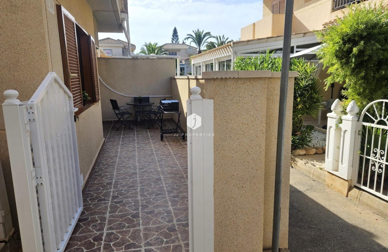 Z drugiej ręki - Bungalow -
Orihuela Costa - Playa Flamenca