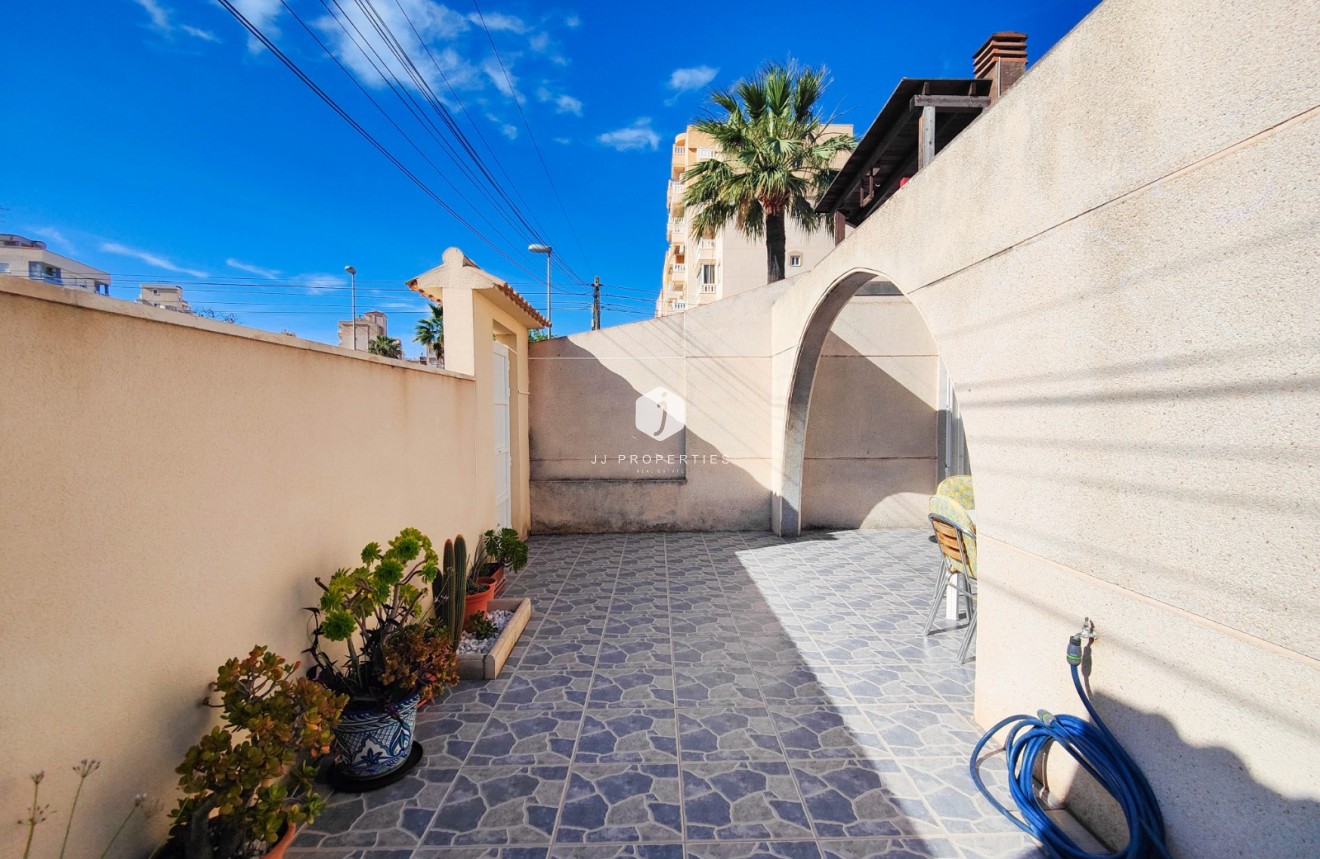 Resale - Chalet -
Torrevieja - Costa Blanca
