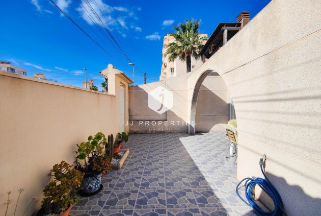 Resale - Chalet -
Torrevieja - Costa Blanca