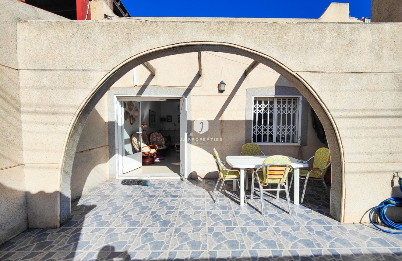 Resale - Chalet -
Torrevieja - Costa Blanca