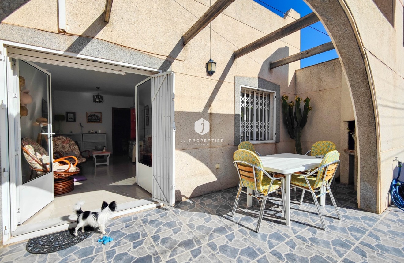 Resale - Chalet -
Torrevieja - Costa Blanca