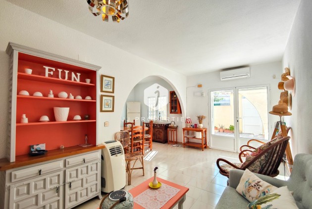 Resale - Chalet -
Torrevieja - Costa Blanca