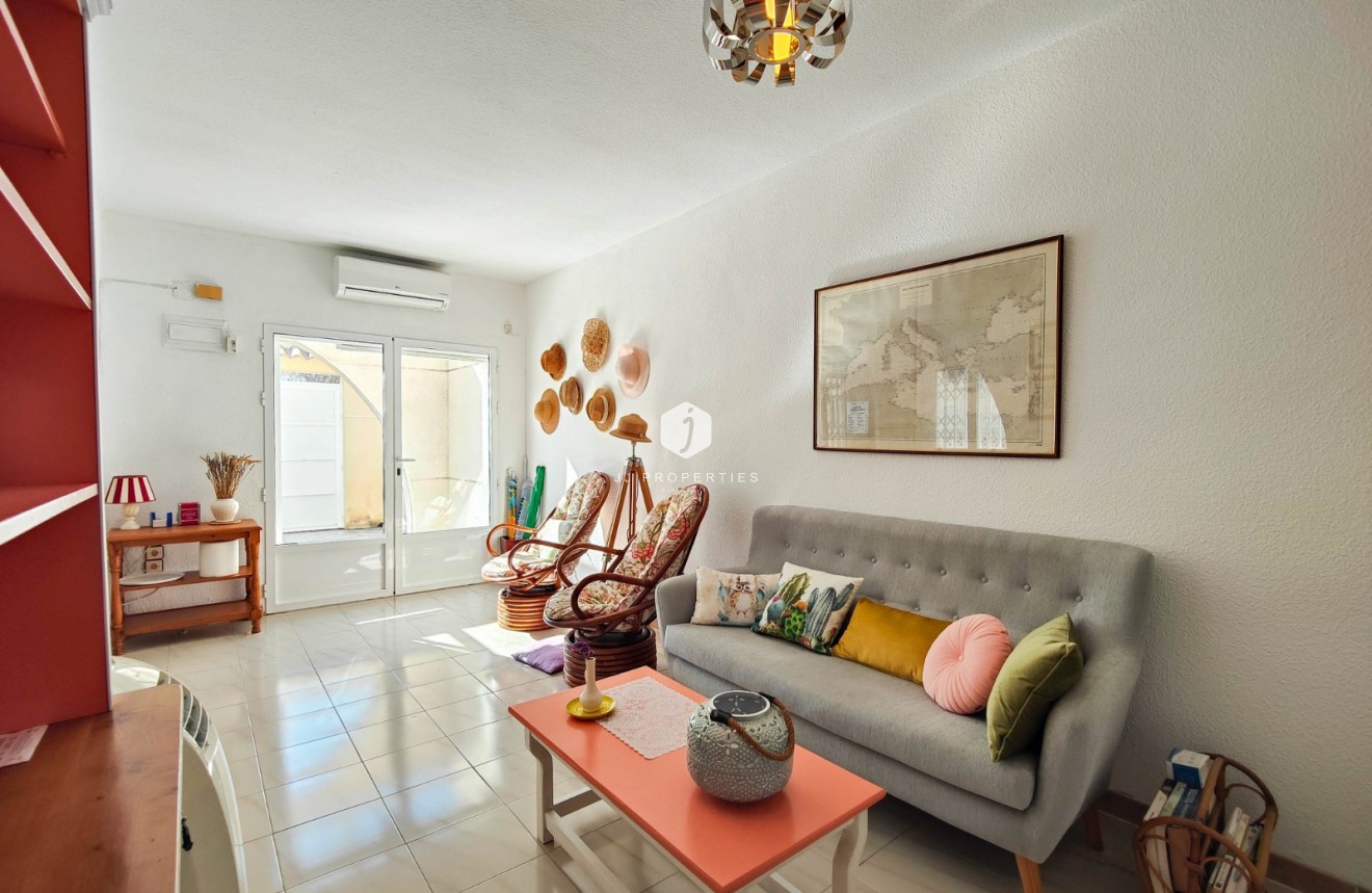 Resale - Chalet -
Torrevieja - Costa Blanca