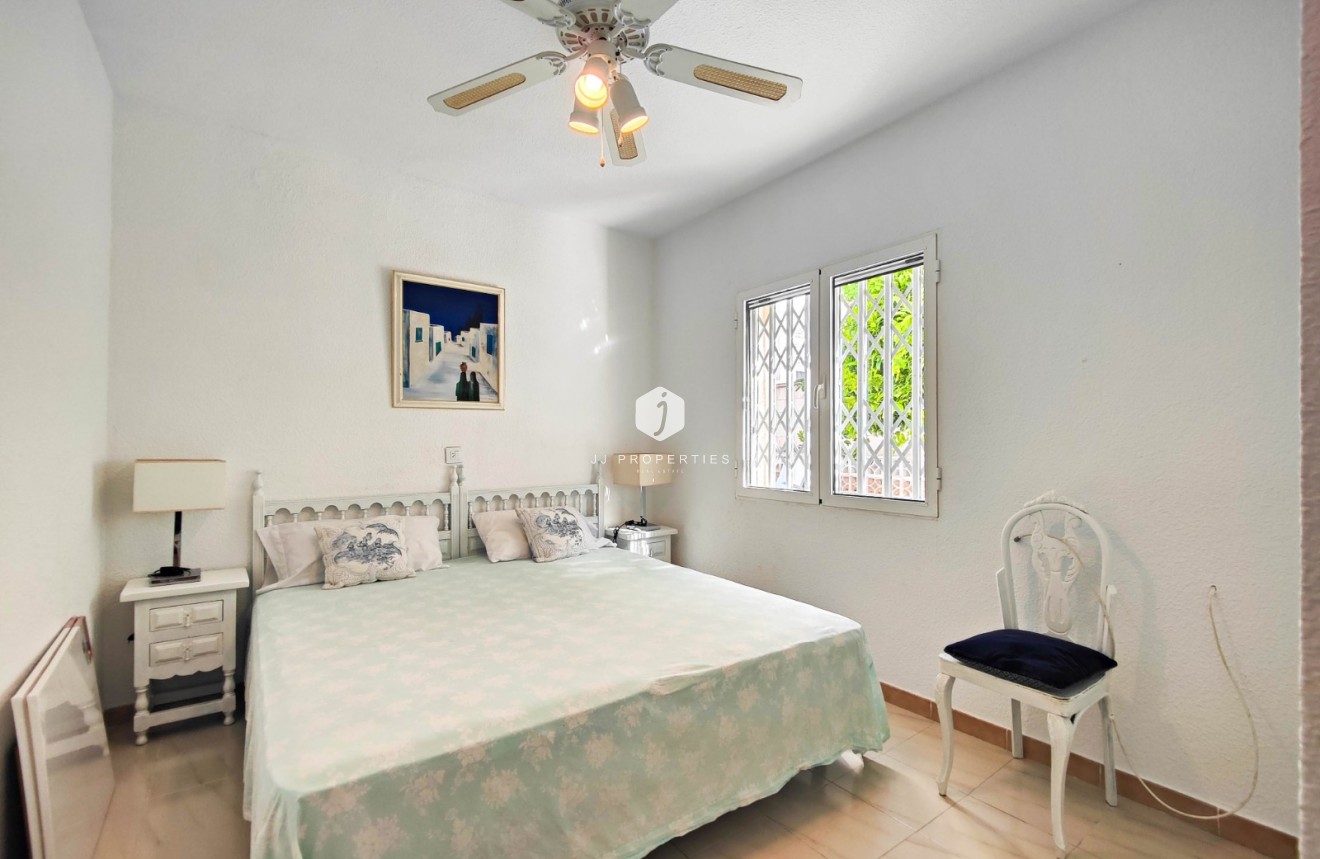 Resale - Chalet -
Torrevieja - Costa Blanca