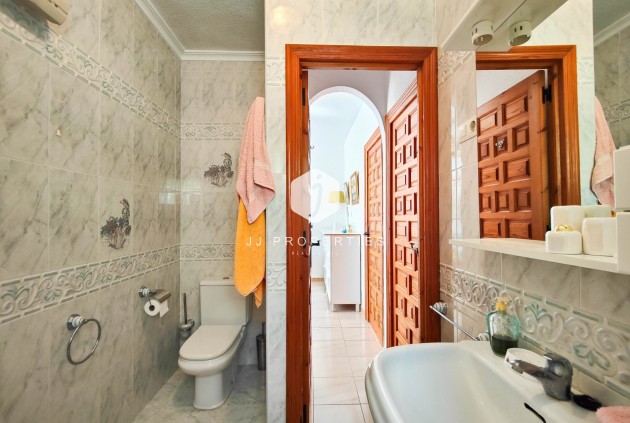 Resale - Chalet -
Torrevieja - Costa Blanca